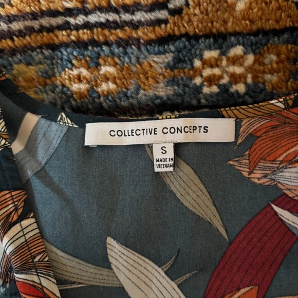 Boutique Floral Wrap Dress with Side Zip - Picture 5 of 6